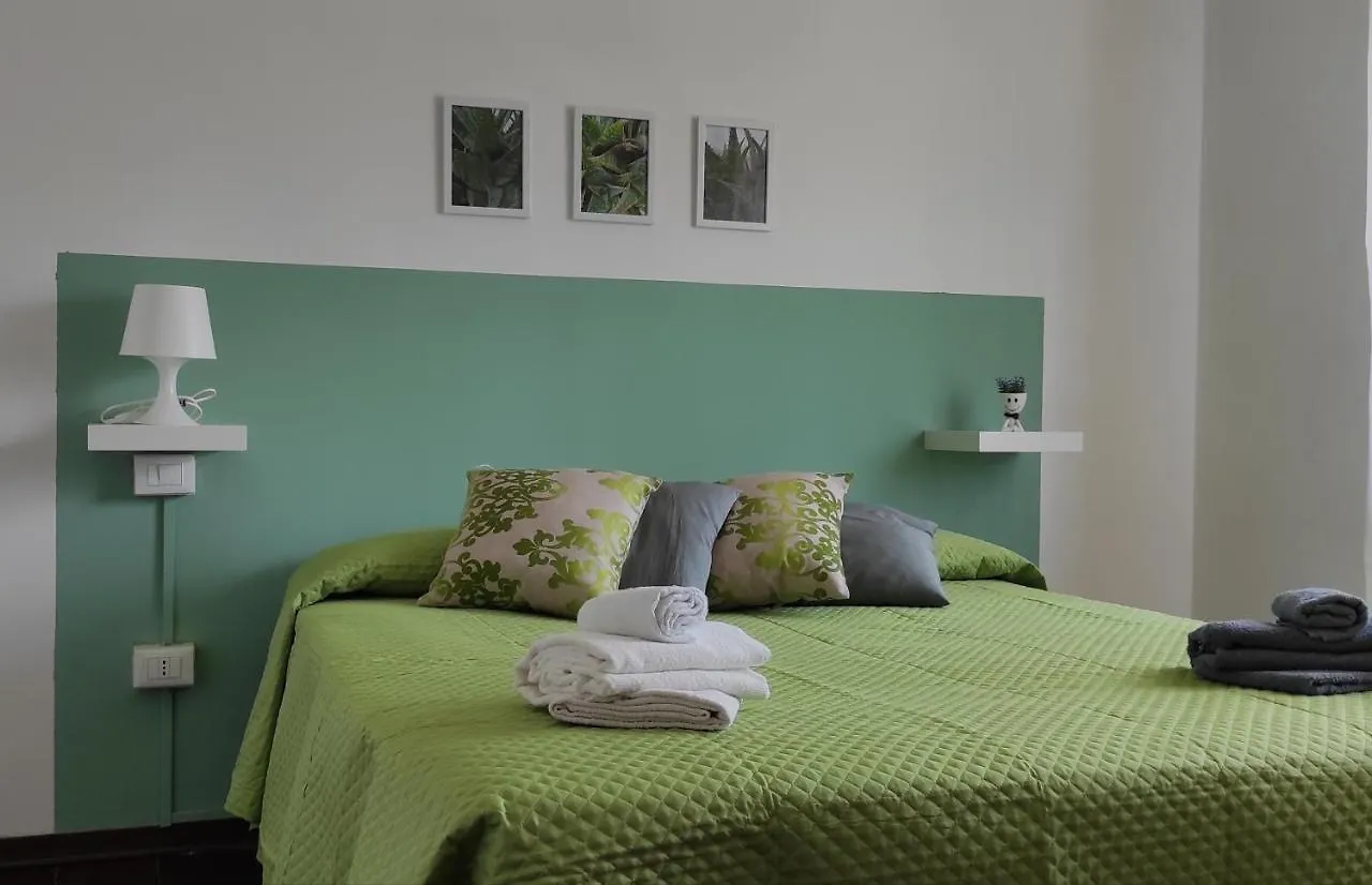 The Smile\'S Home Lucca contacts